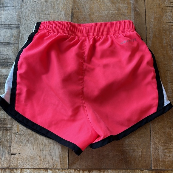 Nike Girls Vibrant Pink Athletic Shorts 3t - Picture 4 of 6